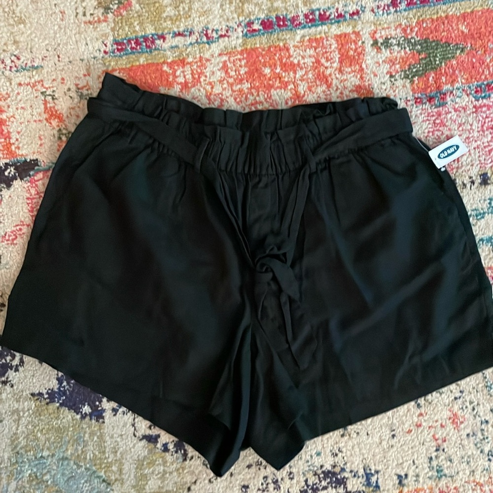 Old navy linen like Shorts with tie waistband